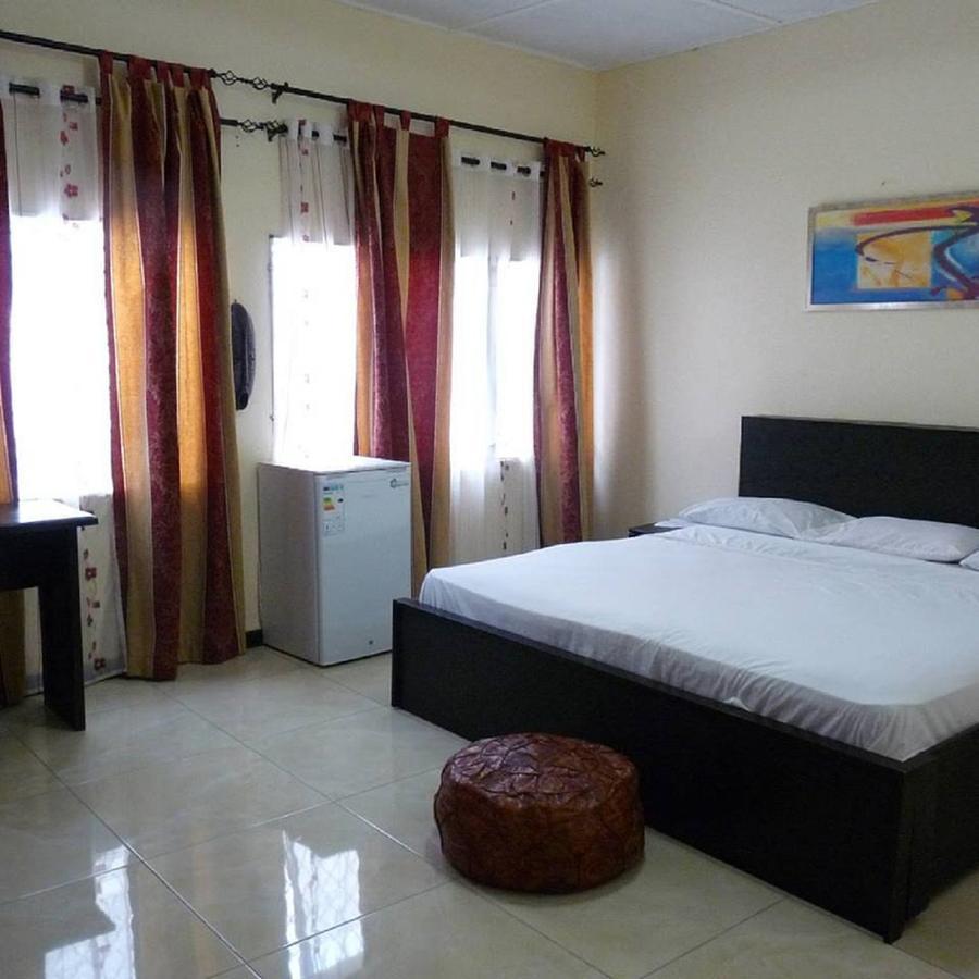 Maryland Guesthouse มอนโรเวีย ภายนอก รูปภาพ